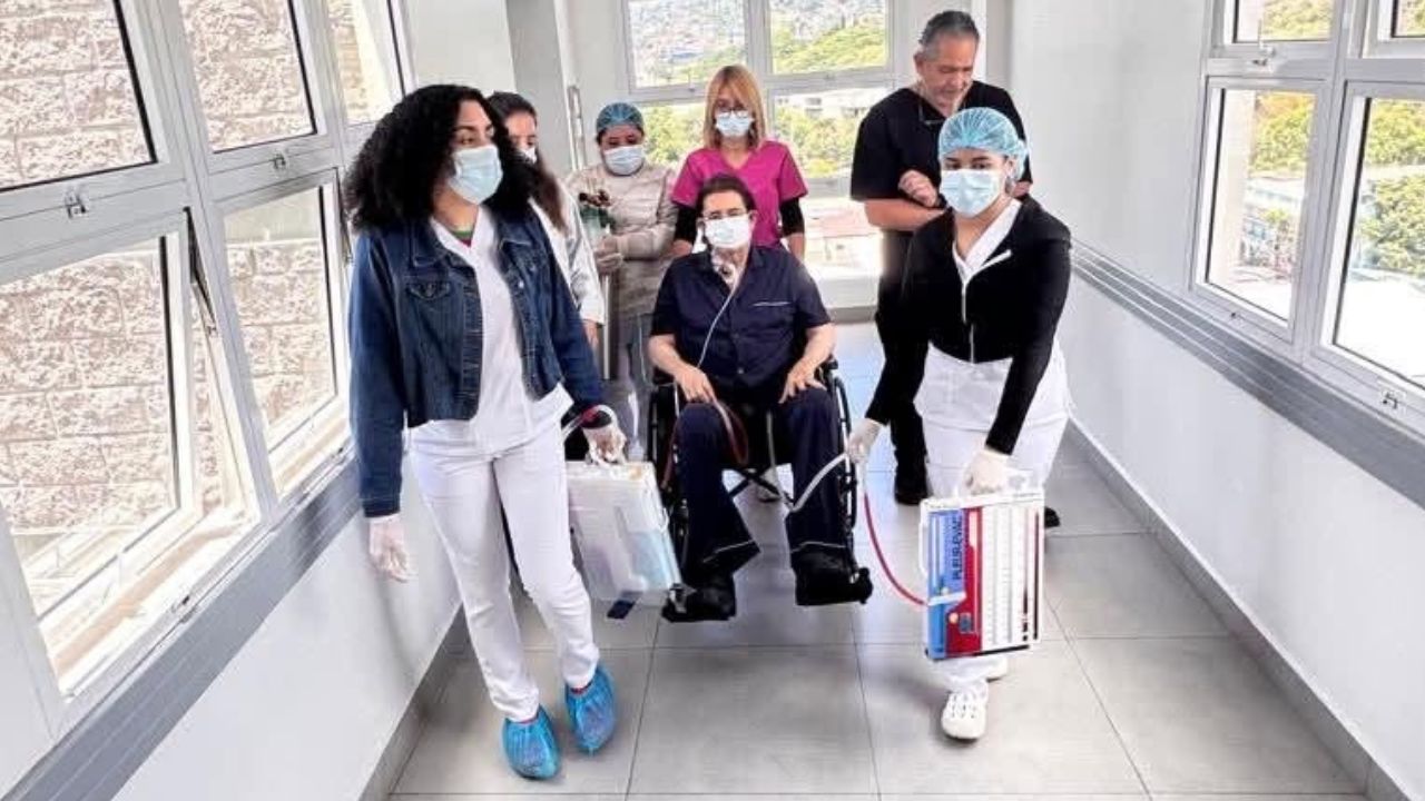 Expresidente Manuel Zelaya Rosales viaja a México para tratamiento médico