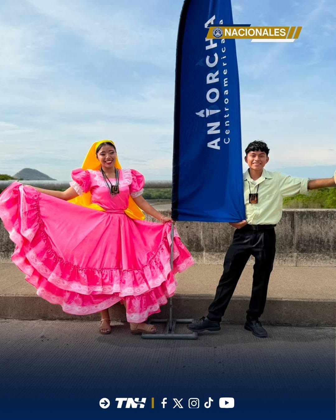 El evento se llenó de color, tradición y cultura a través de la danza folclórica.