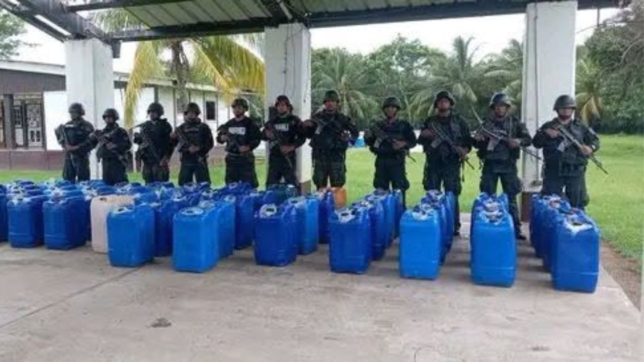 Incautan 800 galones de combustible en altamar durante operativo en La Mosquitia