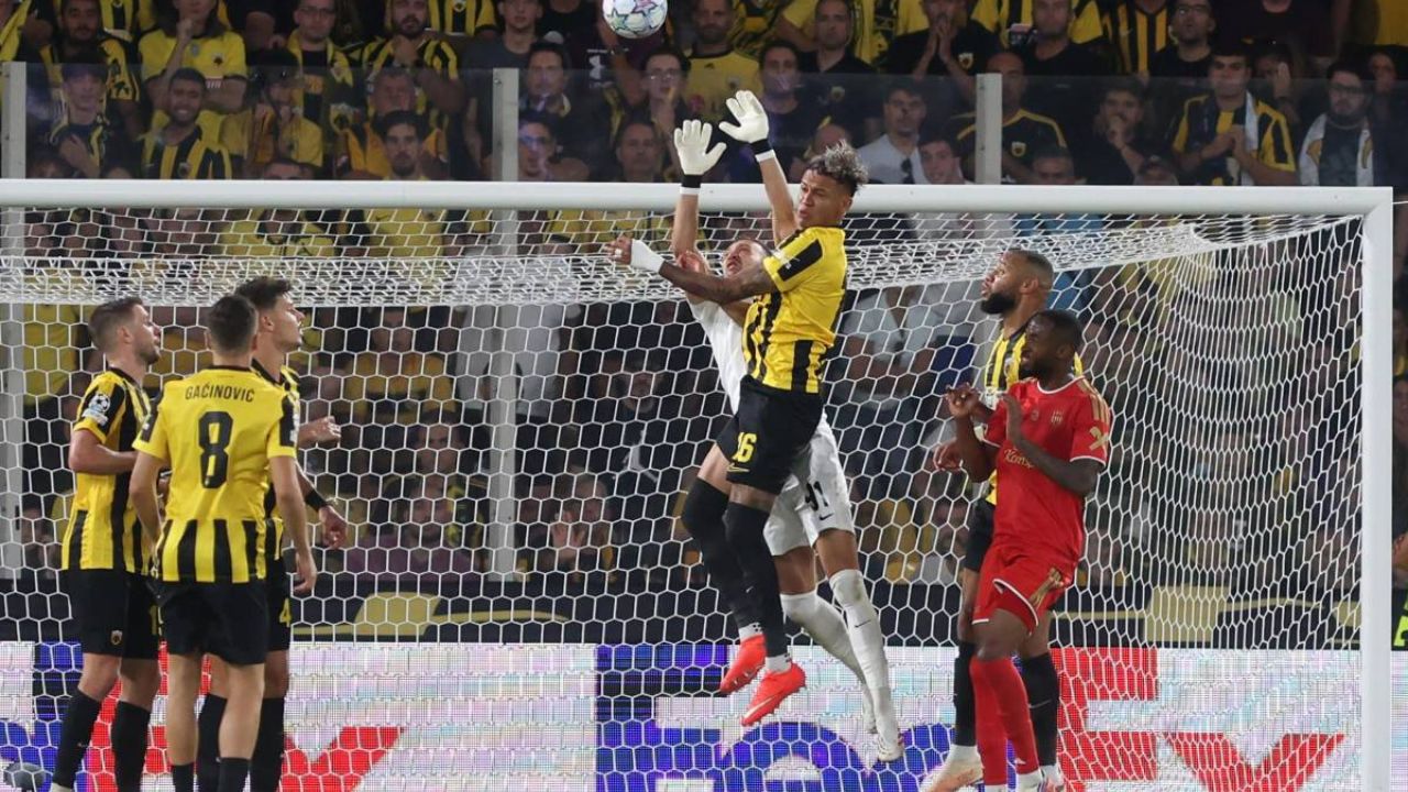 Kervin Arriaga debuta en Champions con triunfo del AEK de Atenas