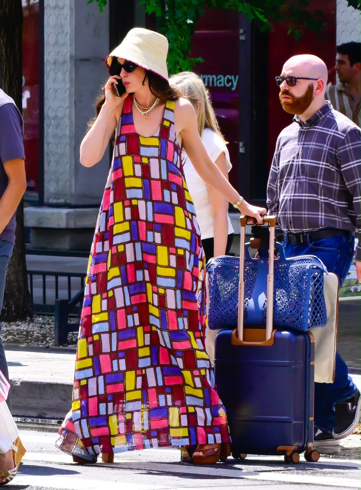 El modelo Niki (estilo patchwork de colores vibrantes), perteneciente a la colección Primavera-Verano 2025