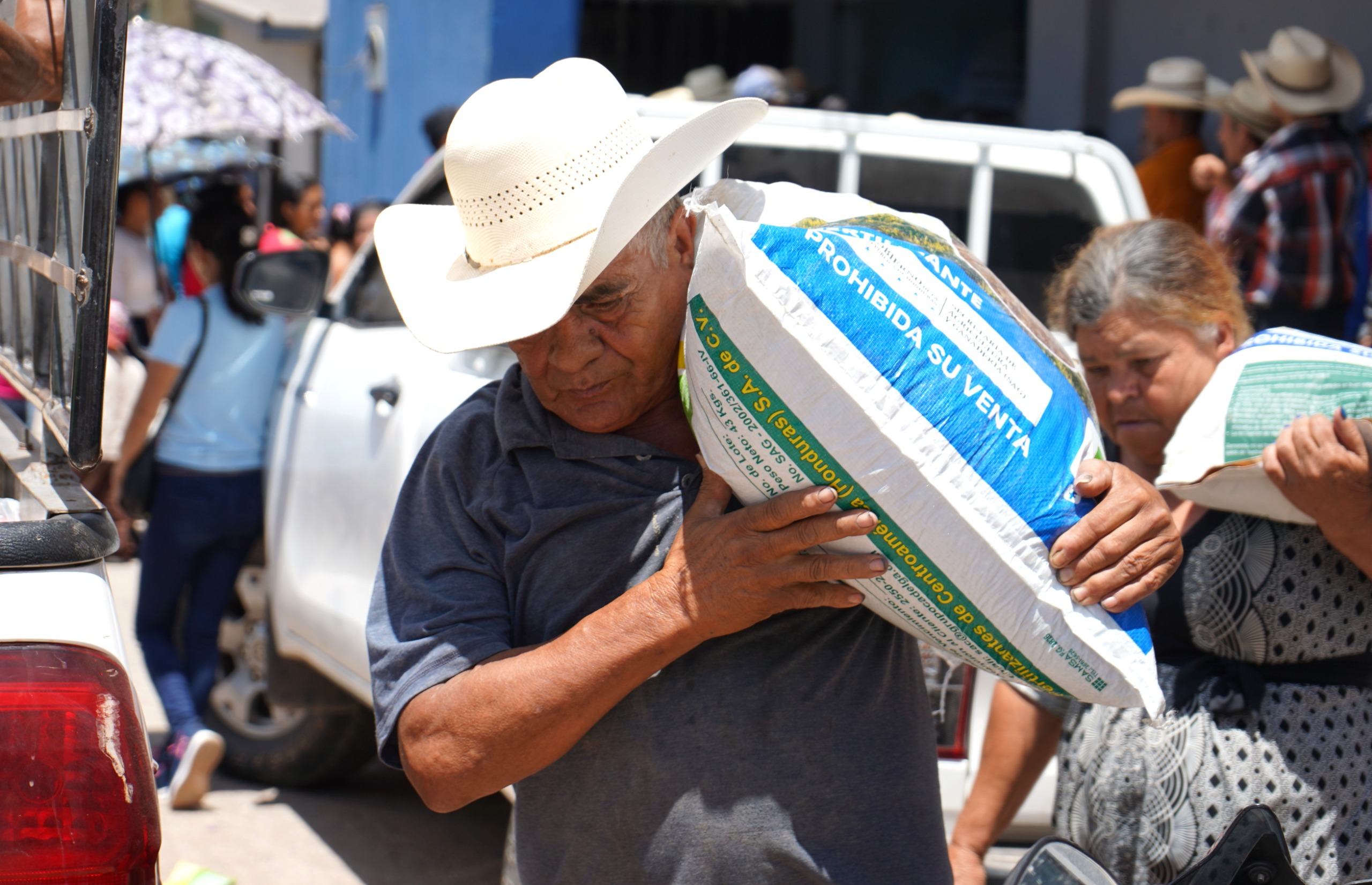 Maíz y frijoles fueron entregados a los productores agrícolas.