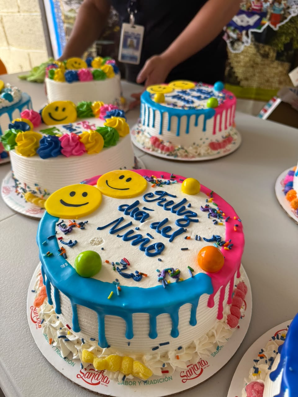 Variedad de pasteles para festejarles a los consentidos del hogar.