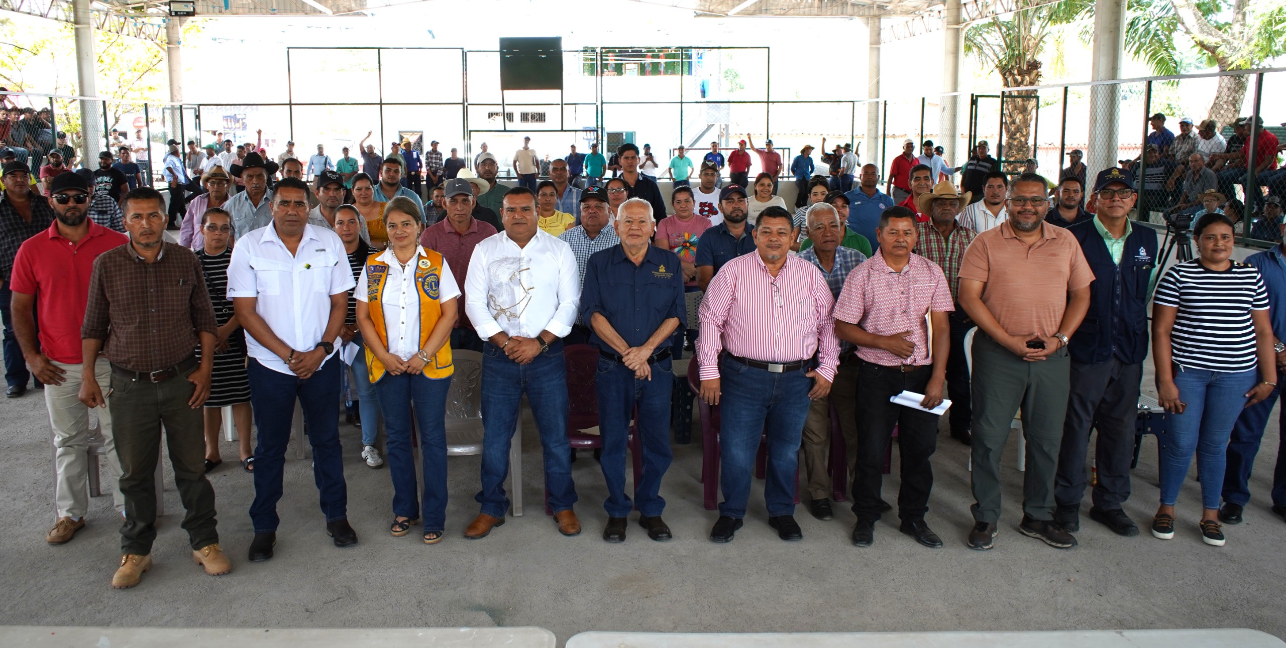 Productores ganaderos de nueve municipios de Olancho reciben semillas y alimento para enfrentar los efectos de la sequía y mantener la producción.