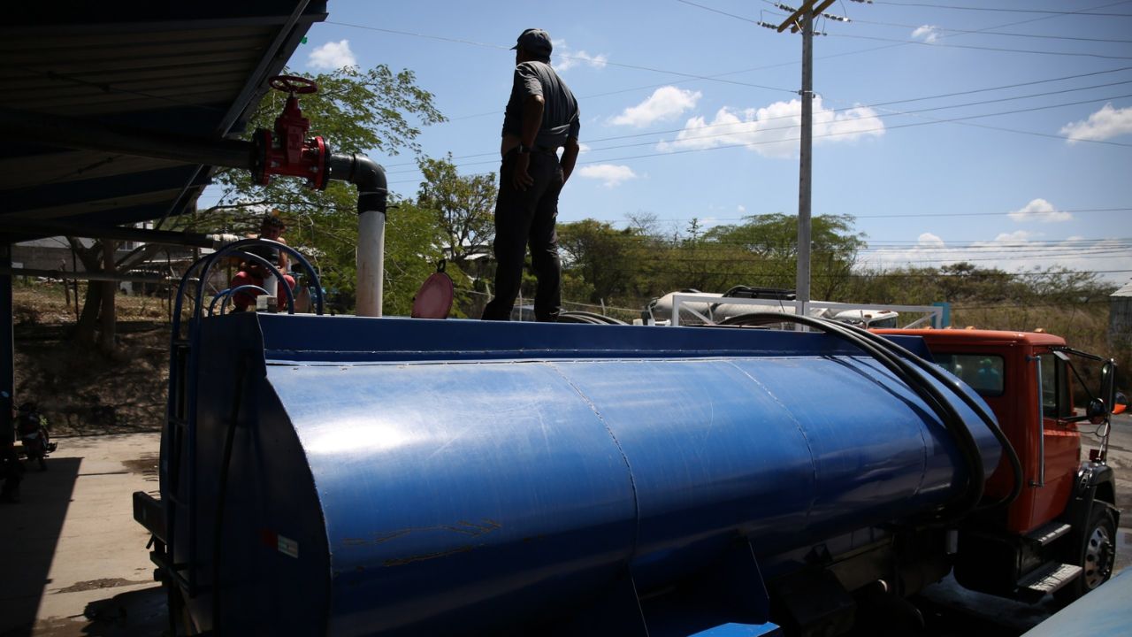 UMAPS cierra llenadero de Miraflores y reduce horarios en otros puntos de agua