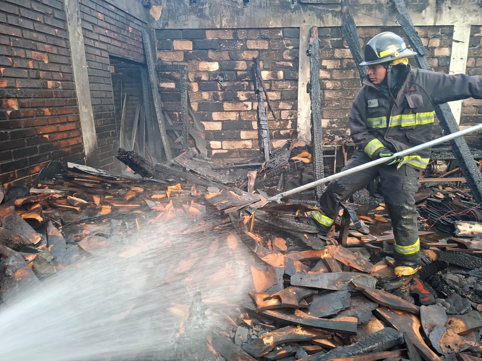 Bomberos lograr apagar las llamas