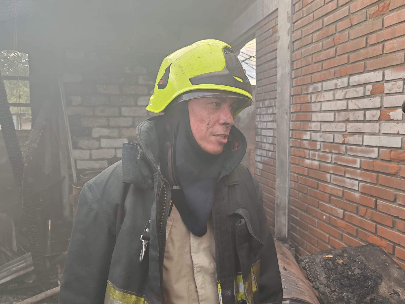 Bomberos trabajando