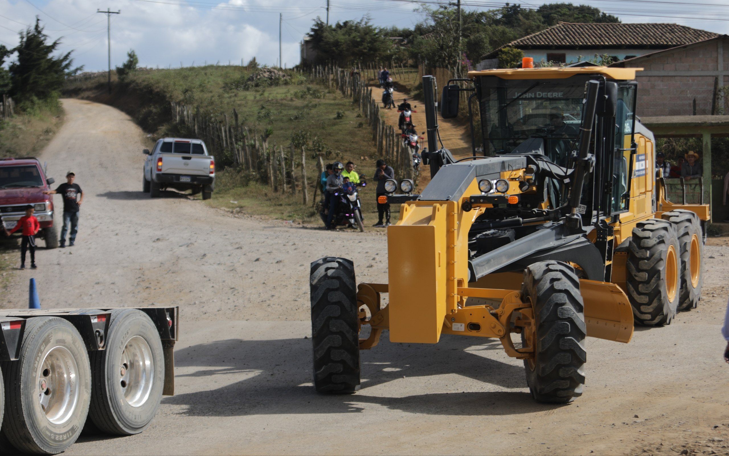 Ebtrega de maquinaria a municipios afectados por la sequía.