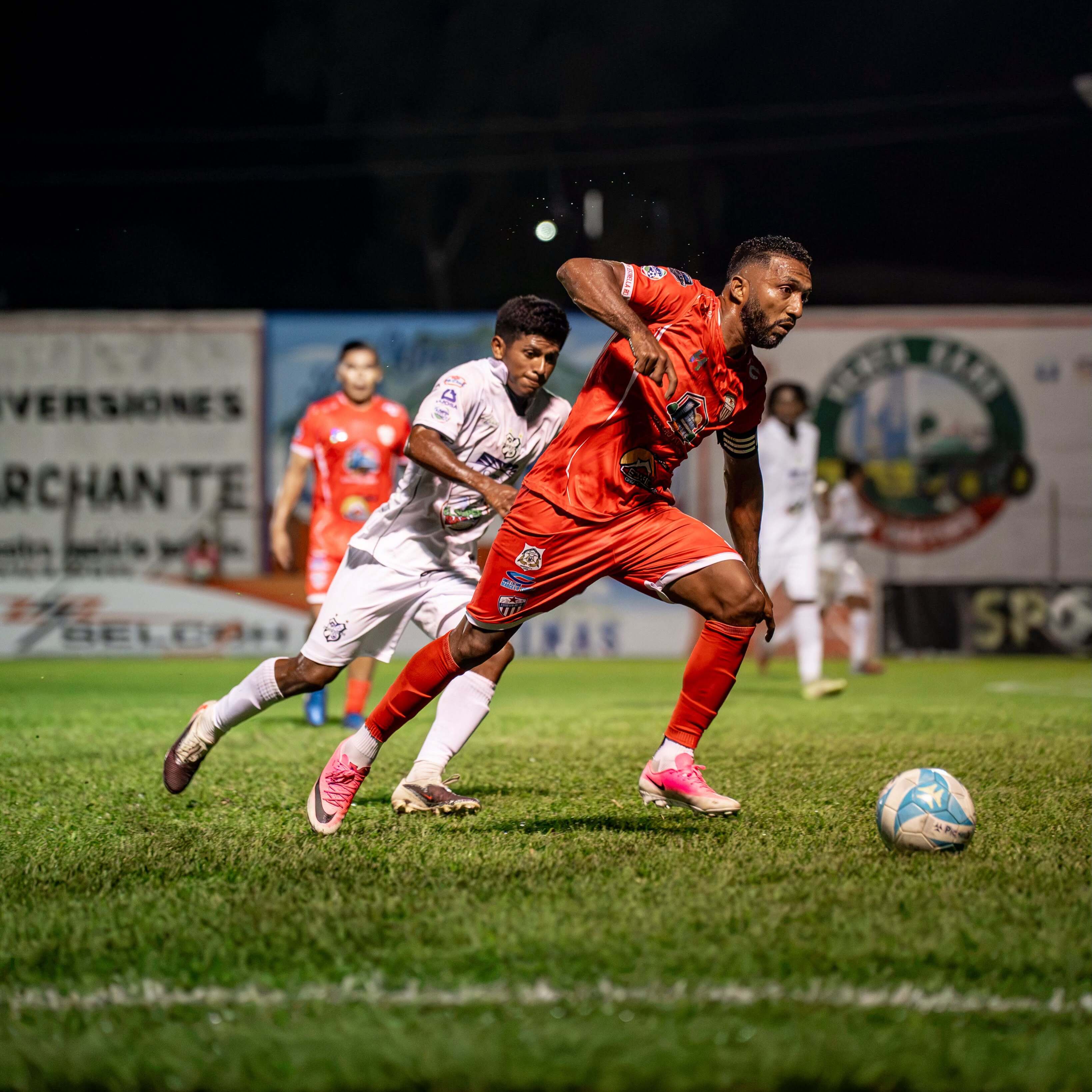 Estrella Roja y Platense empataron 2-2.