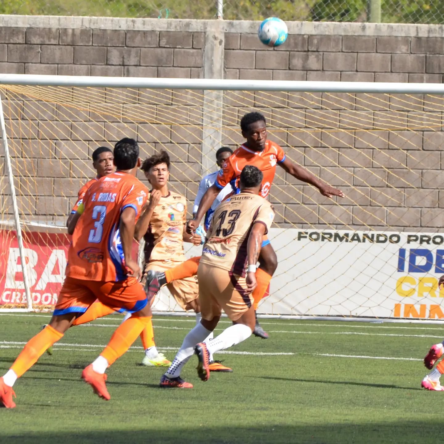 Lobos UPNFM derroto 1-0 a Choloma.