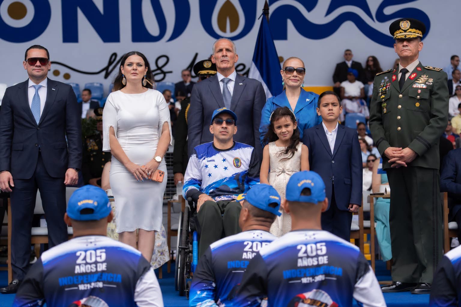 Su familia, esposa e hijos; formaron parte de este acto solemne.