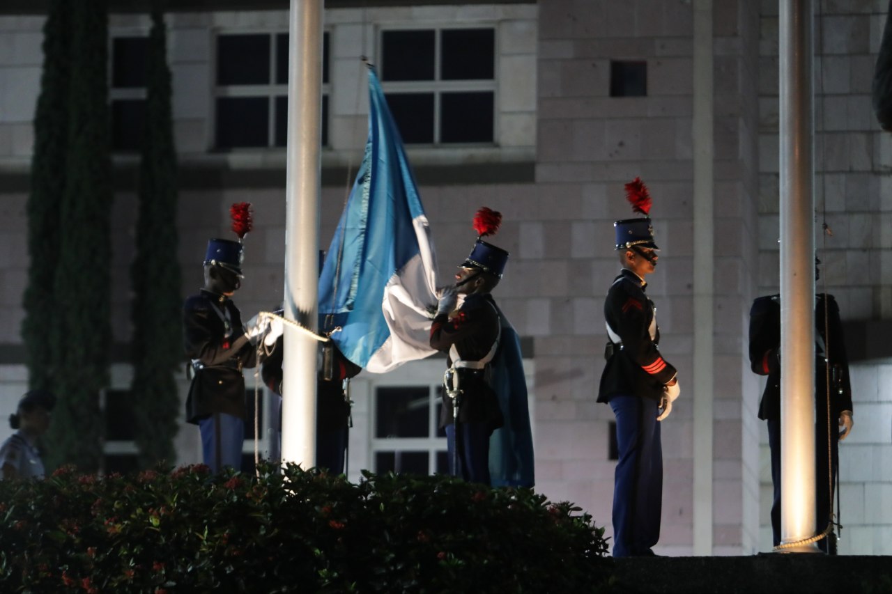 Izada de la bandera de Honduras