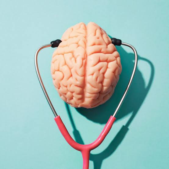 El control de factores cardiovasculares también integra la estrategia para reducir riesgos asociados al deterioro cognitivo.