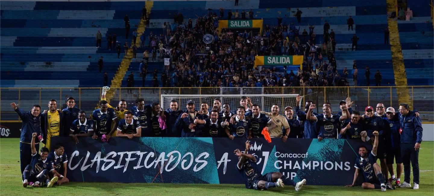 El ciclón azul celebrando el pase a semifinales.
