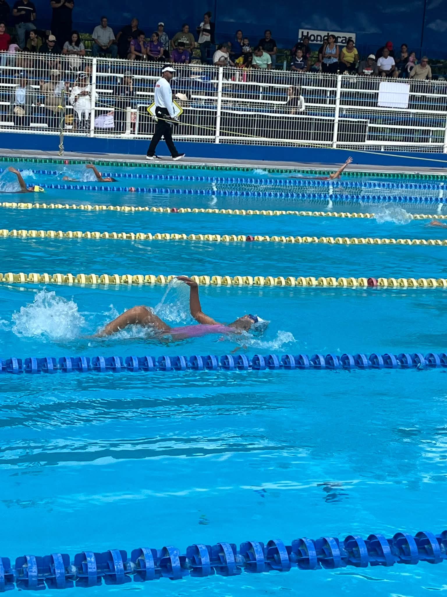Copa Tiburones 2026 se lleva a cabo en la piscina de la Villa Olímpica