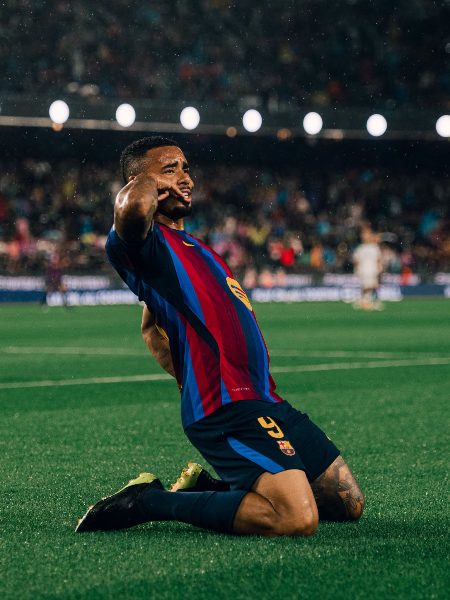Gabriel Jesús ya logró anotar con el Barcelona