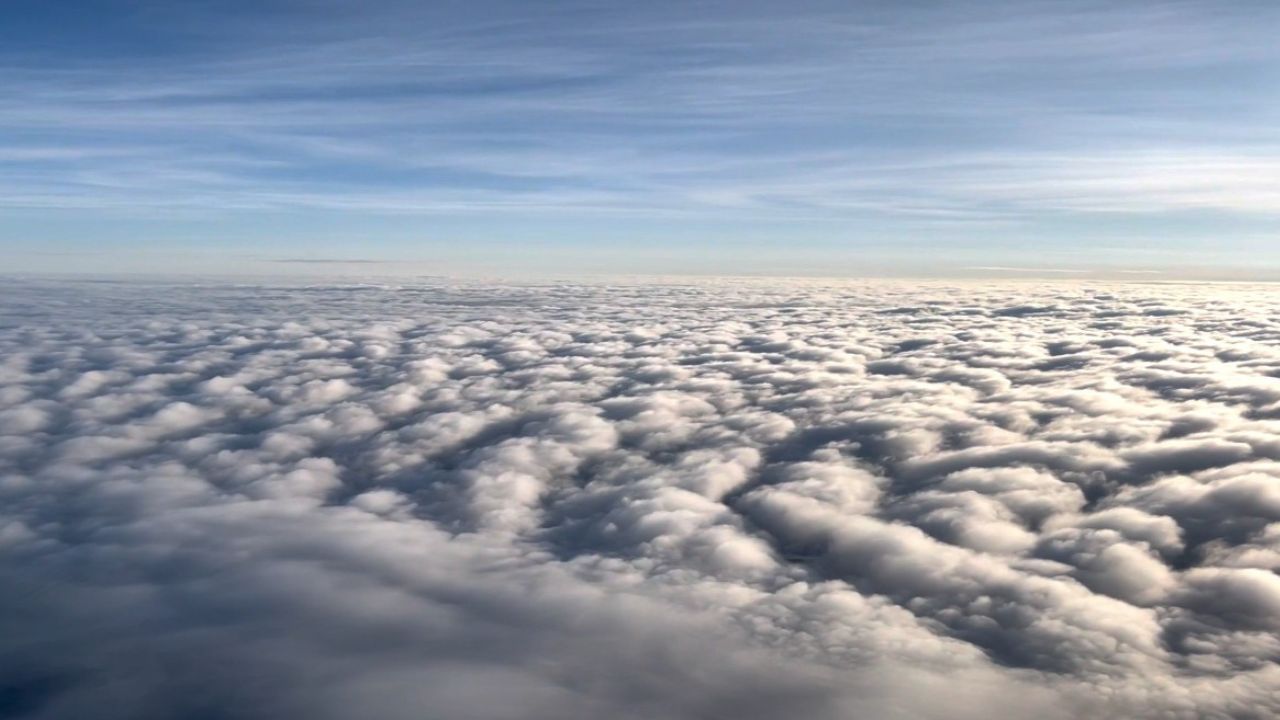 El yoduro de plata funciona como núcleo de hielo dentro de determinadas nubes, favoreciendo la formación de partículas que pueden convertirse en precipitación.