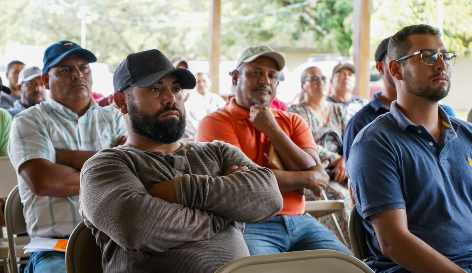 La SAG entregó heno, maíz rolado y semilla de sorgo a productores ganaderos del municipio de Guaimaca.