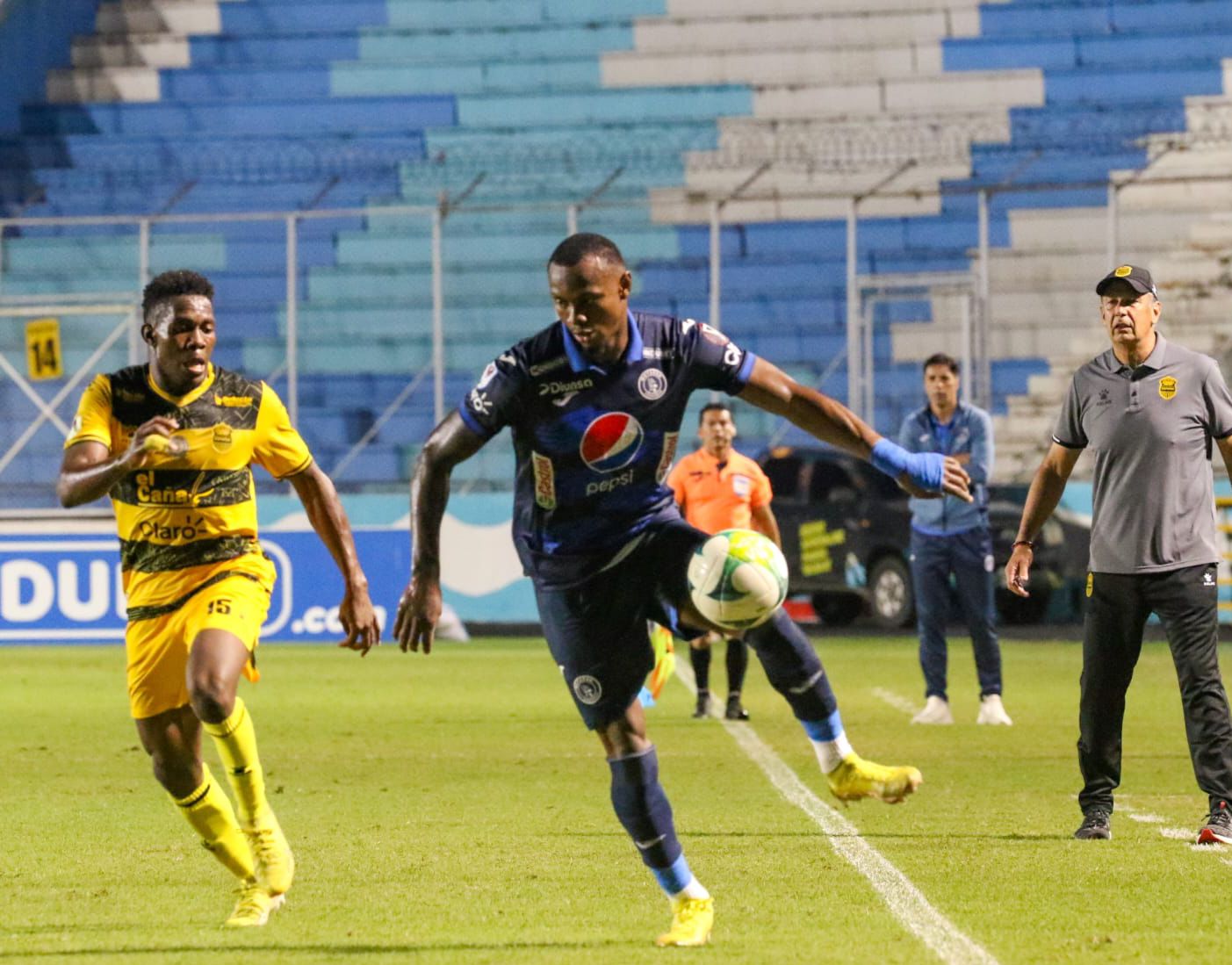 Real España recibe al campeón nacional el Motagua.
