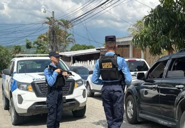 Agentes de la UMEP-8 realizan patrullajes y registros preventivos en sectores priorizados de Rivera Hernández, San Pedro Sula