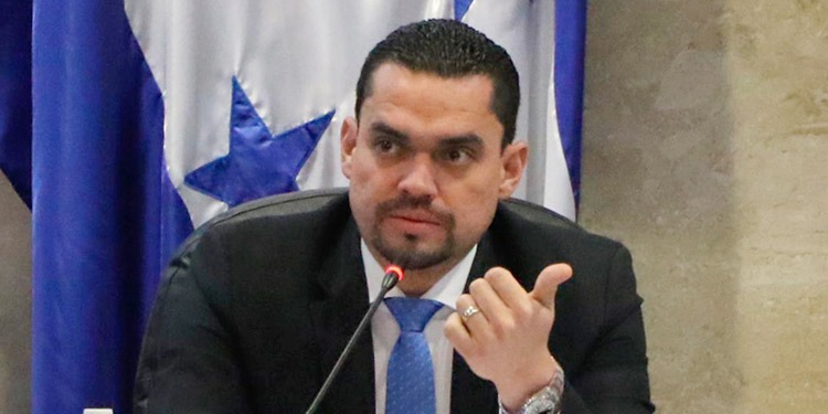 Según el presidente del Congreso, el funcionario ya había participado durante los últimos meses en la estructuración de esta política interinstitucional.