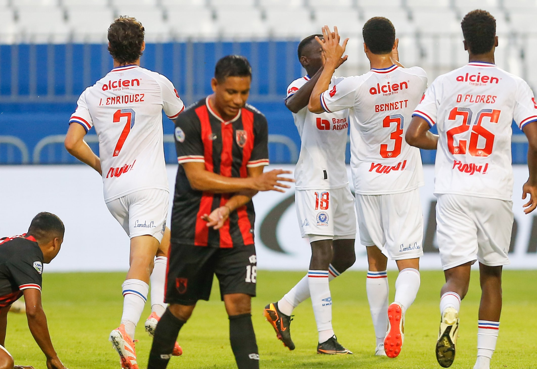 Olimpia se impuso 4-0 al Independiente.
