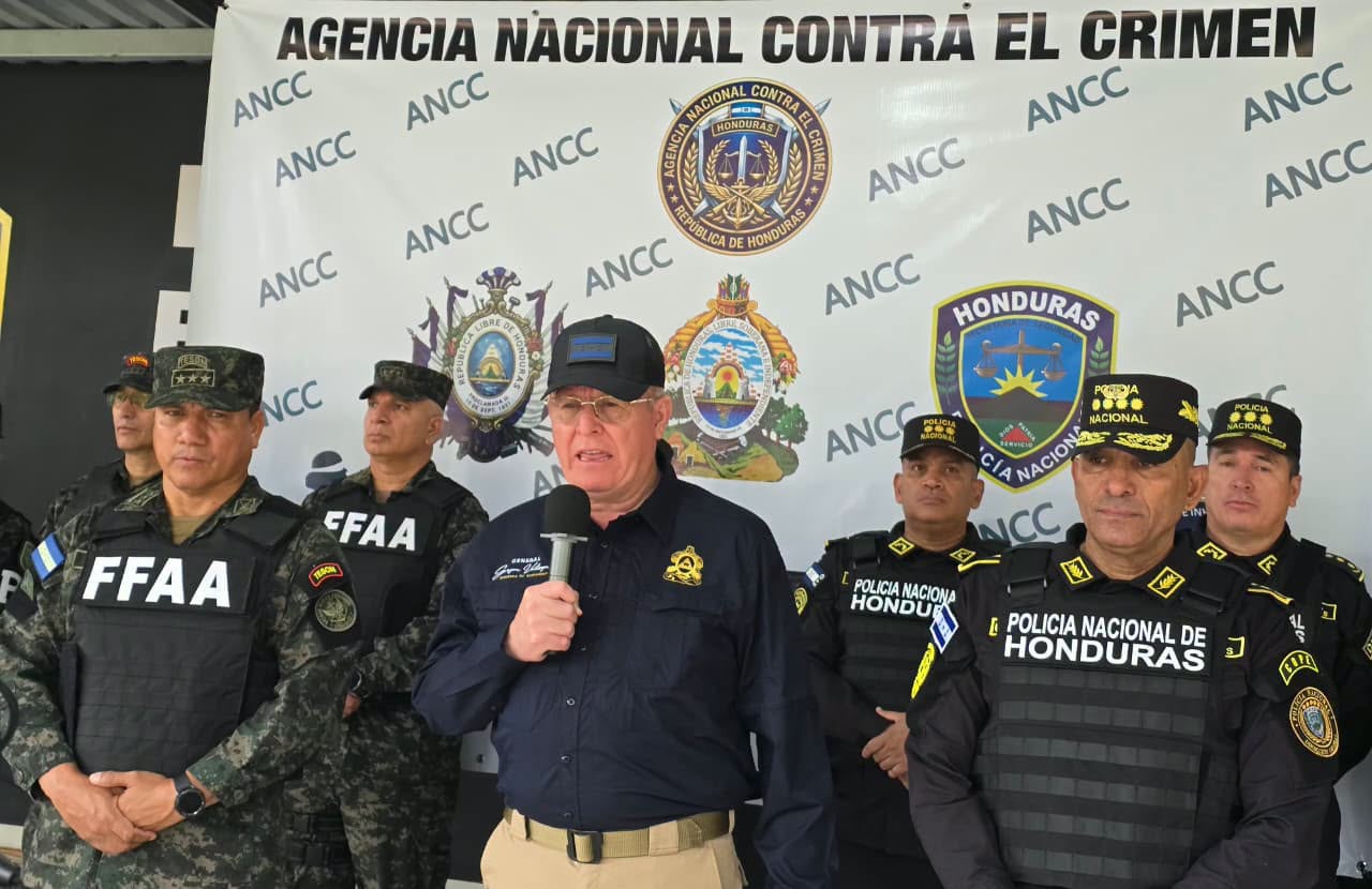 Velásquez también mencionó la participación de fiscales y jueces especializados para atender los casos relacionados con estas estructuras criminales.