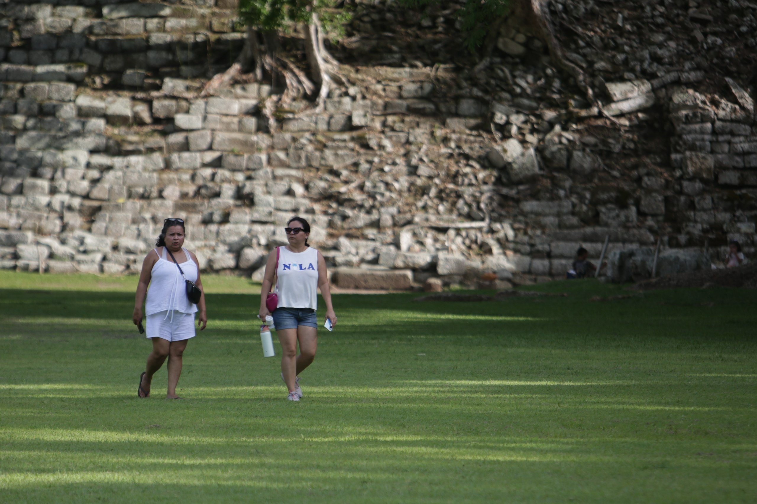El turismo genera actividad para hoteles, restaurantes, artesanos y otros emprendimientos que forman parte de la economía de Copán Ruinas.