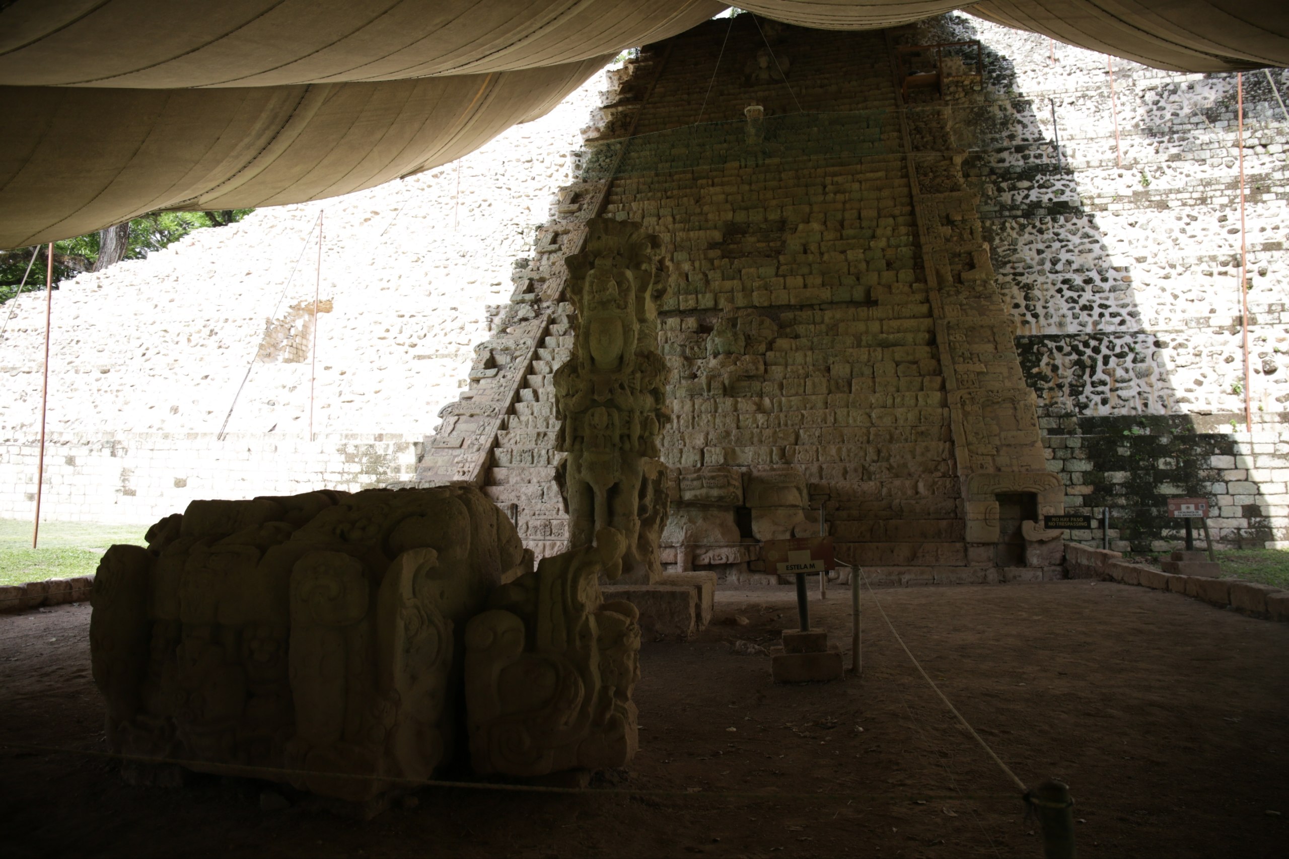 Copán fue parte de una amplia red de relaciones políticas y culturales que conectó a importantes ciudades de Mesoamérica durante la época maya.