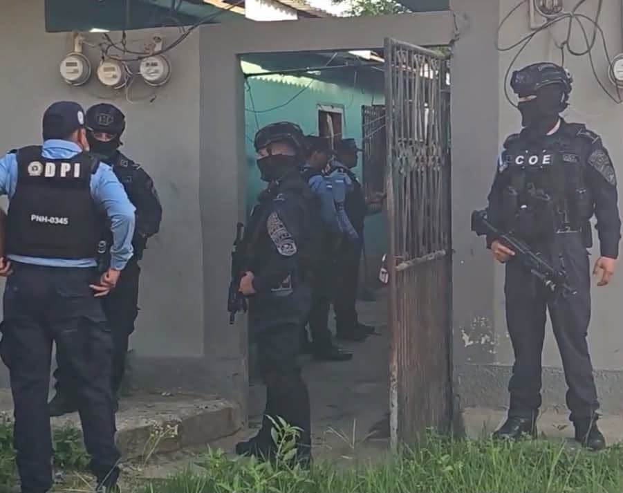 El despliegue policial y militar continuará durante la jornada mientras las autoridades avanzan con las diligencias de investigación y los procedimientos deriva