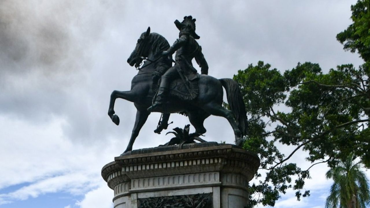 Trasladan restos de Francisco Morazán a nuevo mausoleo en El Salvador