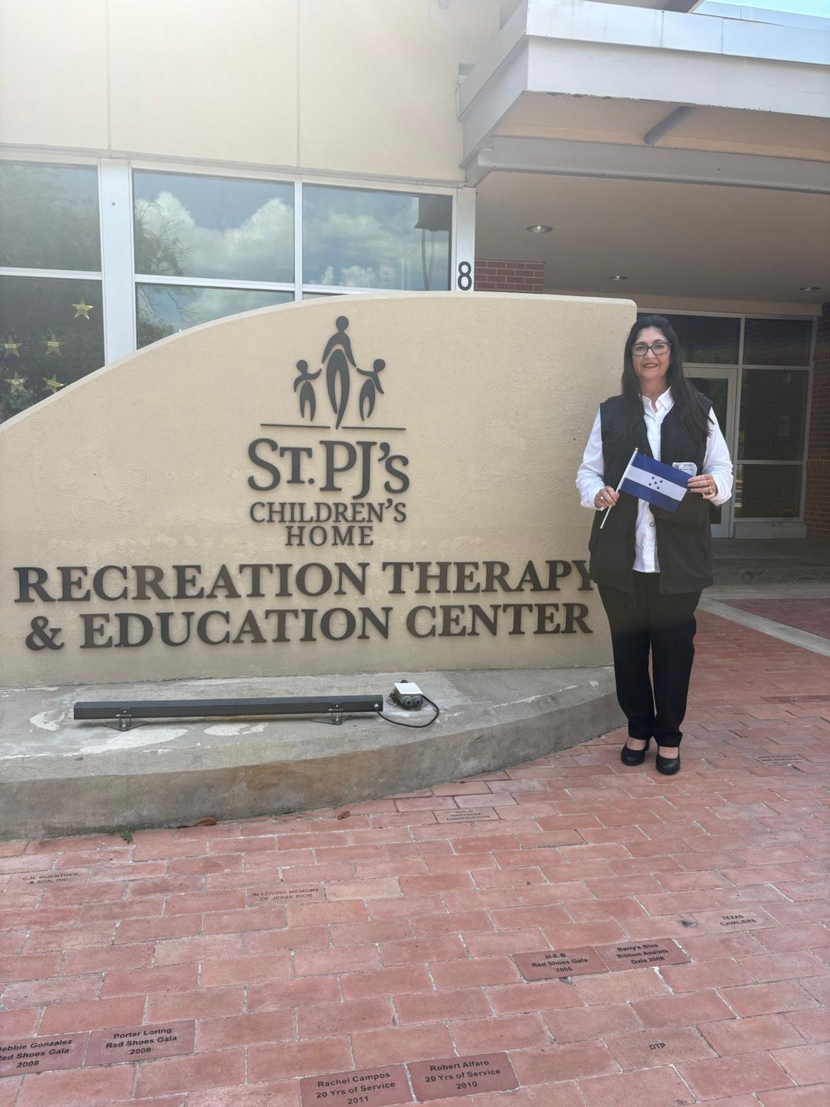La cónsul general de Honduras en McAllen, Texas, Ana Bulnes