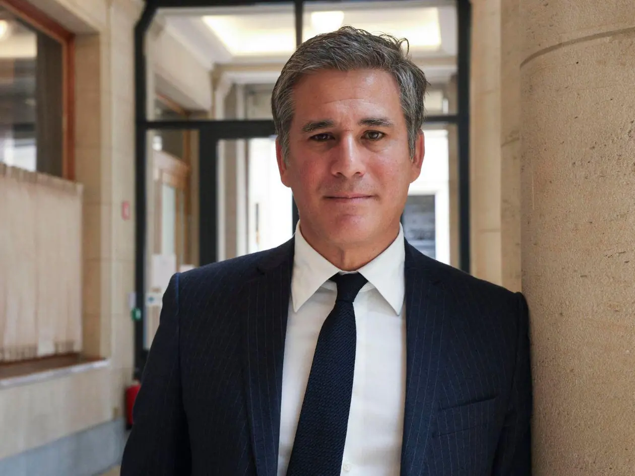 Manuel Tovar es destituido.