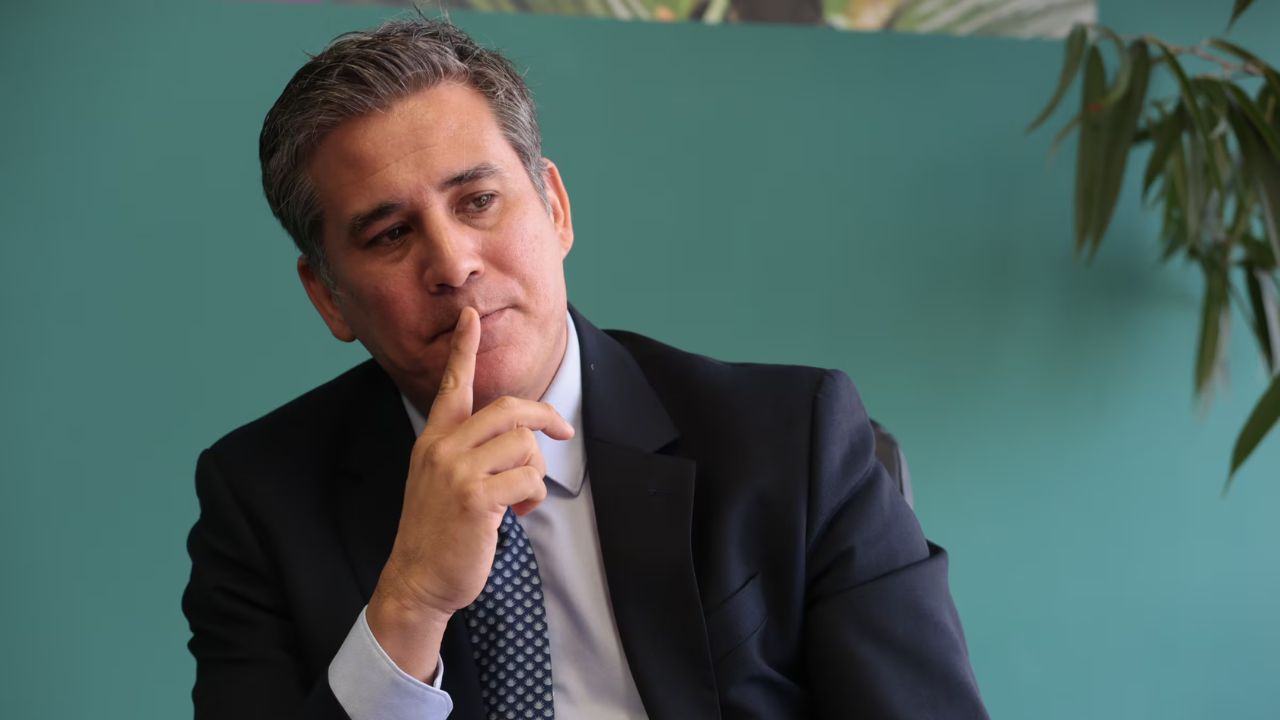 Destituido por asistir sin avisar a la reunión del Escudo de las Americas.