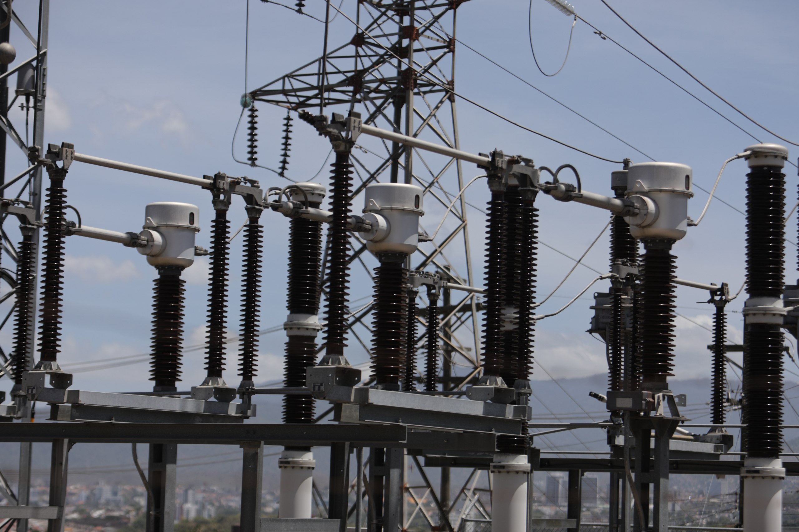 Empresarios extranjeros muestran interés en el sector eléctrico, asegura Guillermo Panting