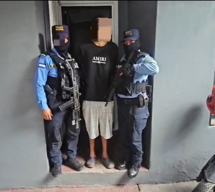 El integrante activo de la Pandilla 18 fue identificado como Melvin Yasir Hernández Soto, alias "El Gallo".