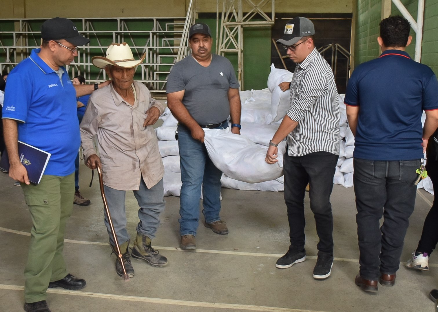 Entrega de alimentos en San Marcos de Colón, Choluteca