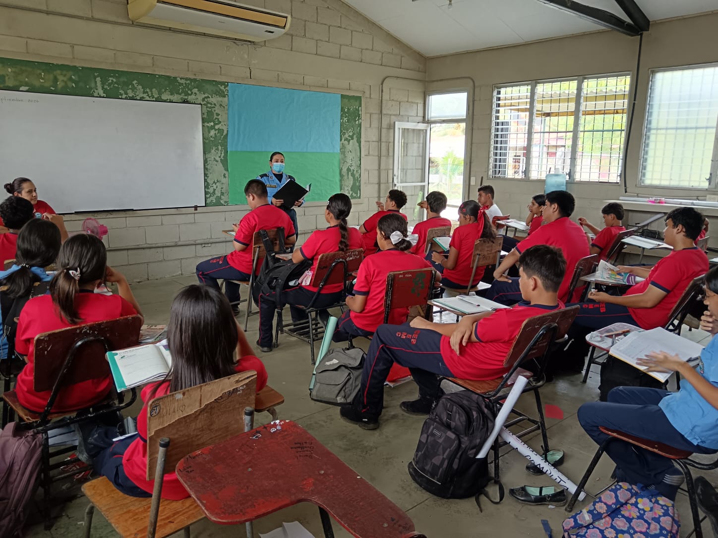 Estudiantes de la escuela Elsa Martínez Cubas formaron parte de esta iniciativa de la Policía Nacional de Honduras.