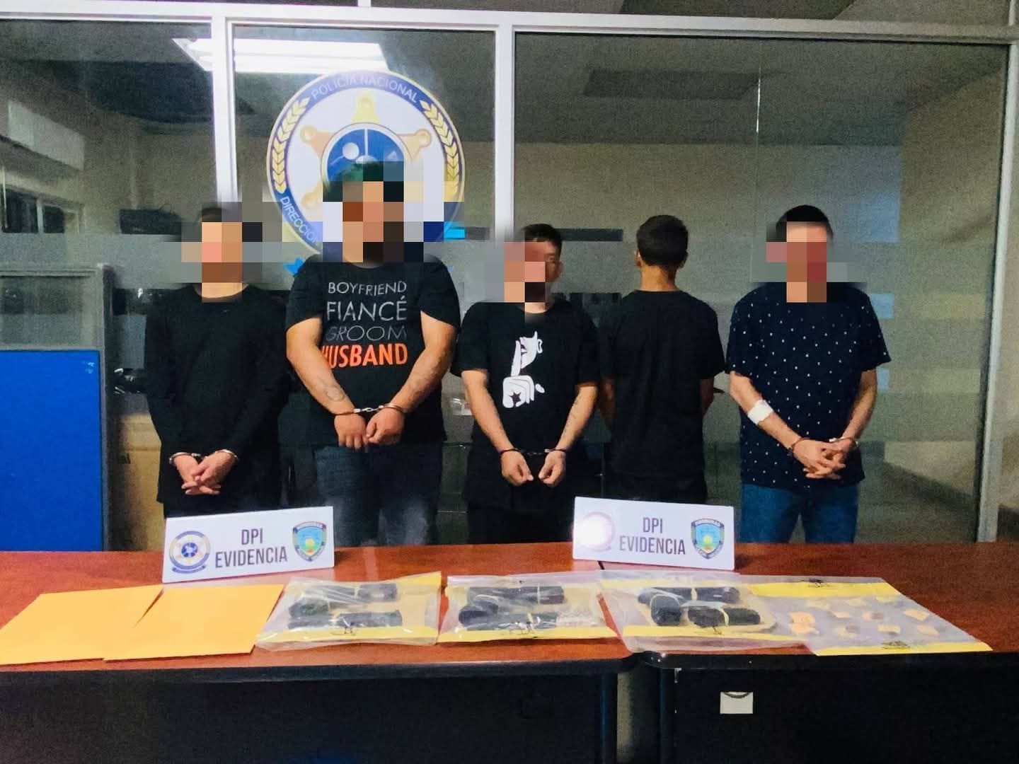 Persona detenida durante los operativos.