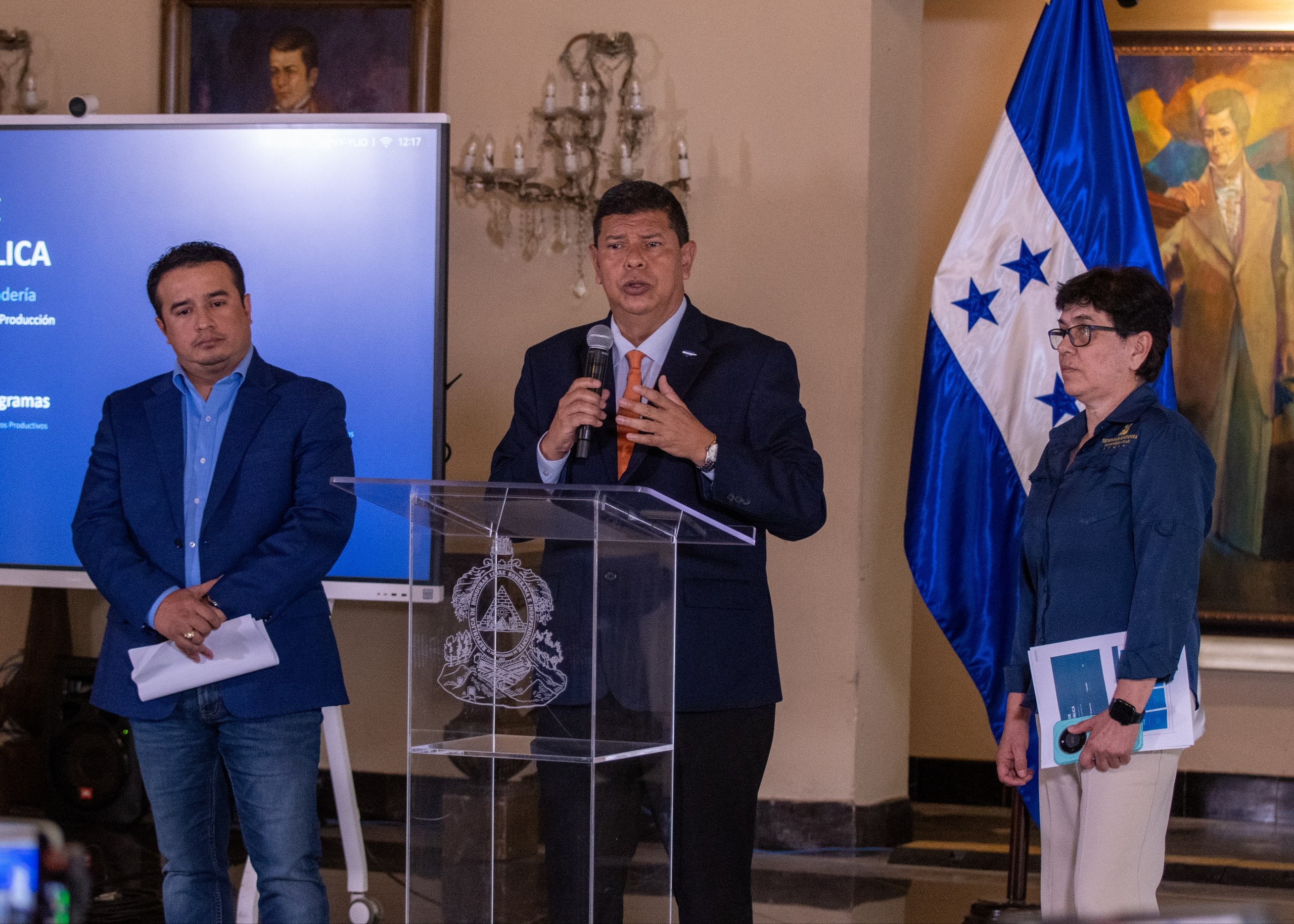 El funcionario mencionó los logros que el gobierno de Honduras ha alcanzado en el sector educativo del país.