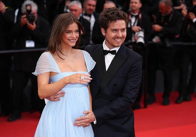 Barbara Palvin y Dylan Sprouse en el Festival de Cannes.