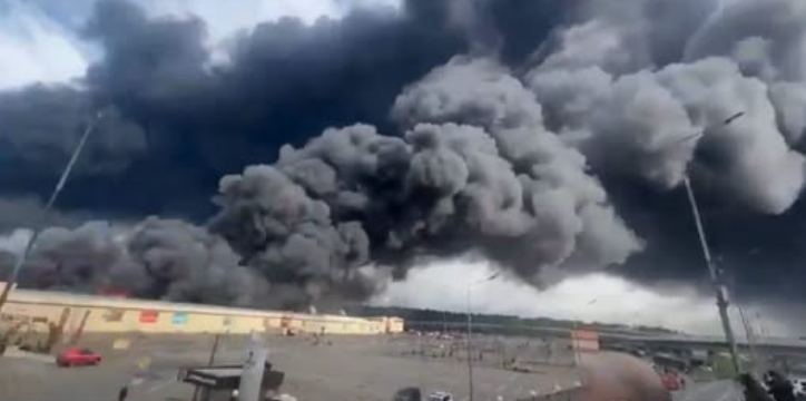 Los sistemas de defensa aérea de Ucrania aseguraron haber derribado dos misiles balísticos durante el ataque.