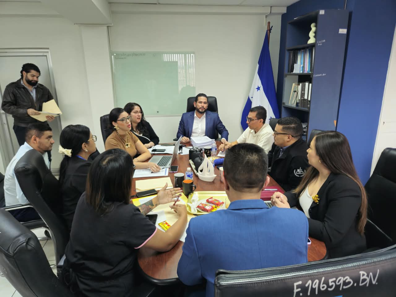 Autoridades de la Sesal y el Colegio Médico de Honduras se reunieron para acordar nuevas acciones.