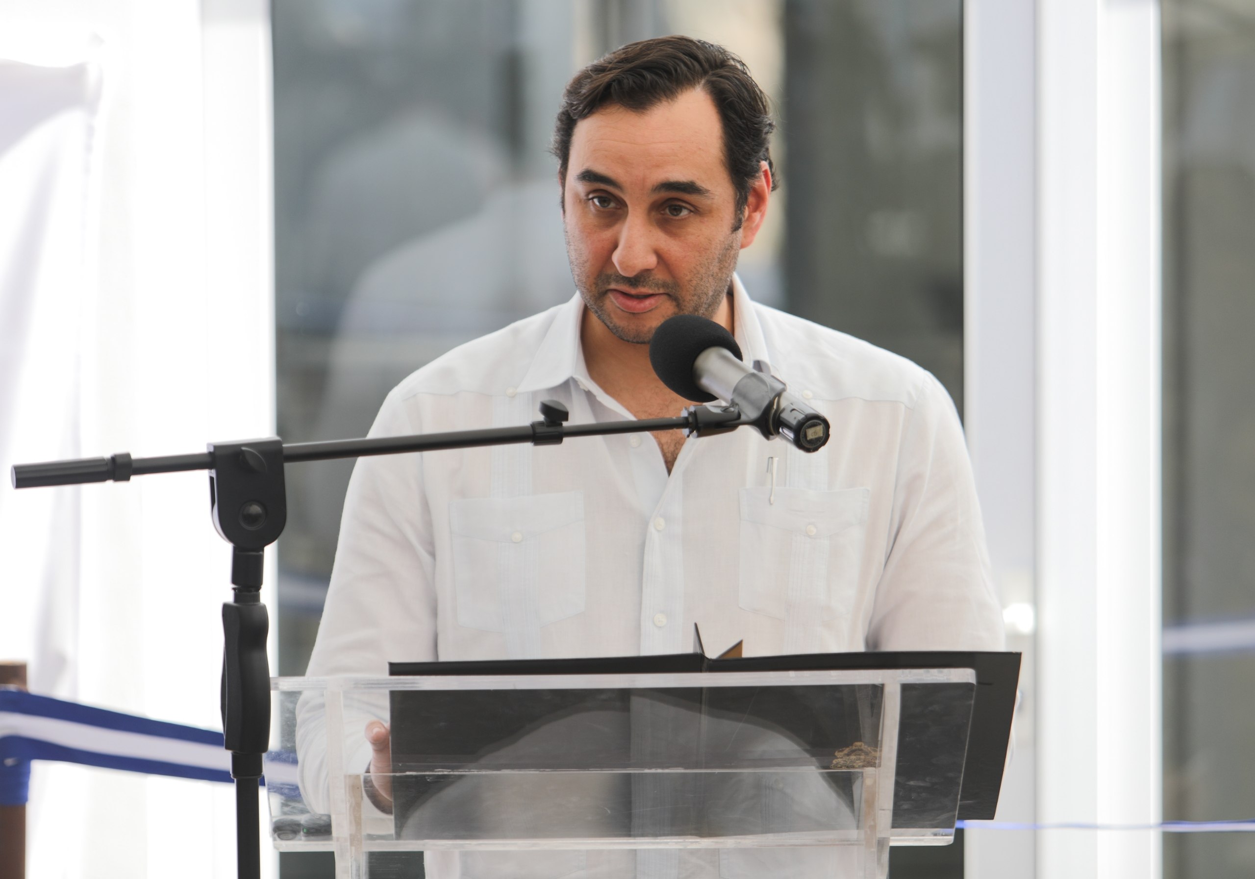 Guillermo Panting, gerente general de la ENEE, reafirmó que cualquier alza la subsidiara el Gobierno.