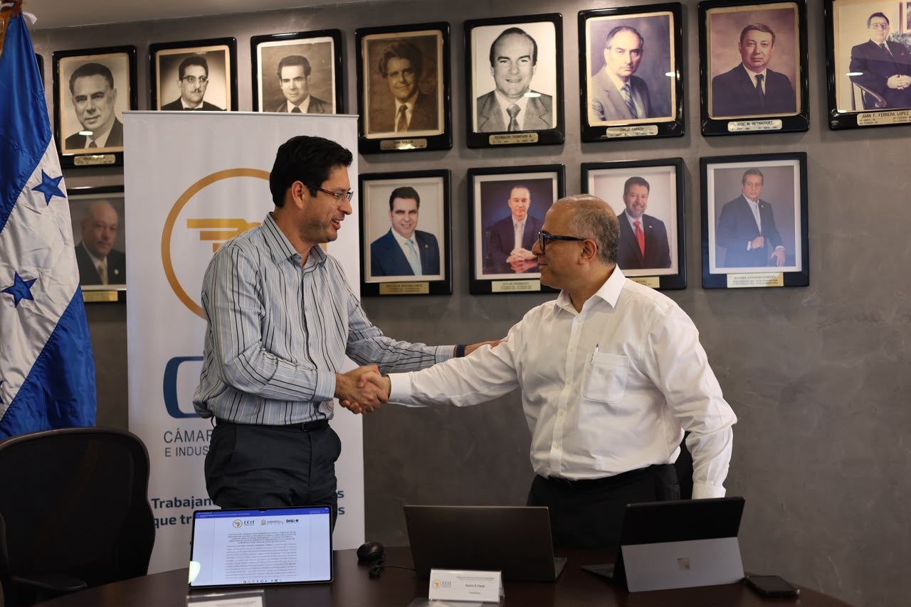 Kari Faraj, presidente de la CCIT; y José Antonio Martínez, coordinador de la Diger.