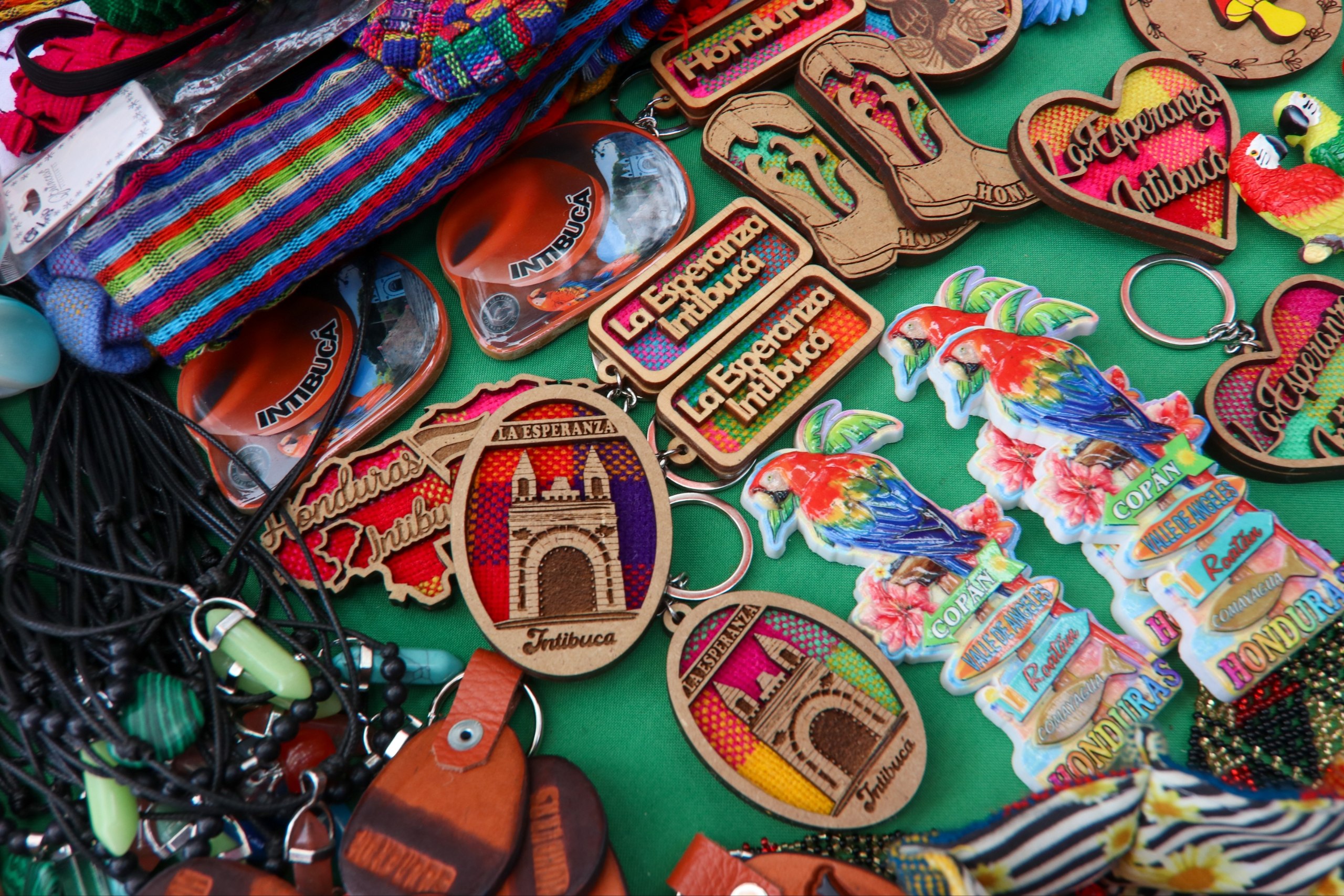 Las artesanías lencas son parte de la oferta cultural que los visitantes pueden encontrar en La Esperanza, Intibucá.
