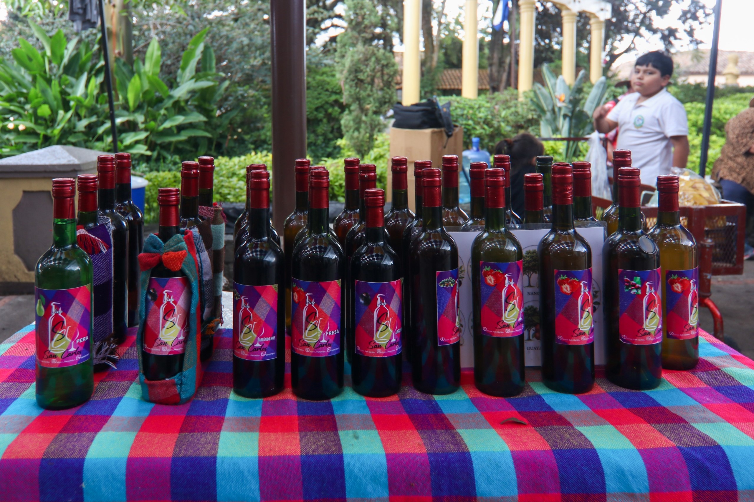 Sus tradicionales vinos, que destacan y tienen su propio festival se celebra todos los años en julio.