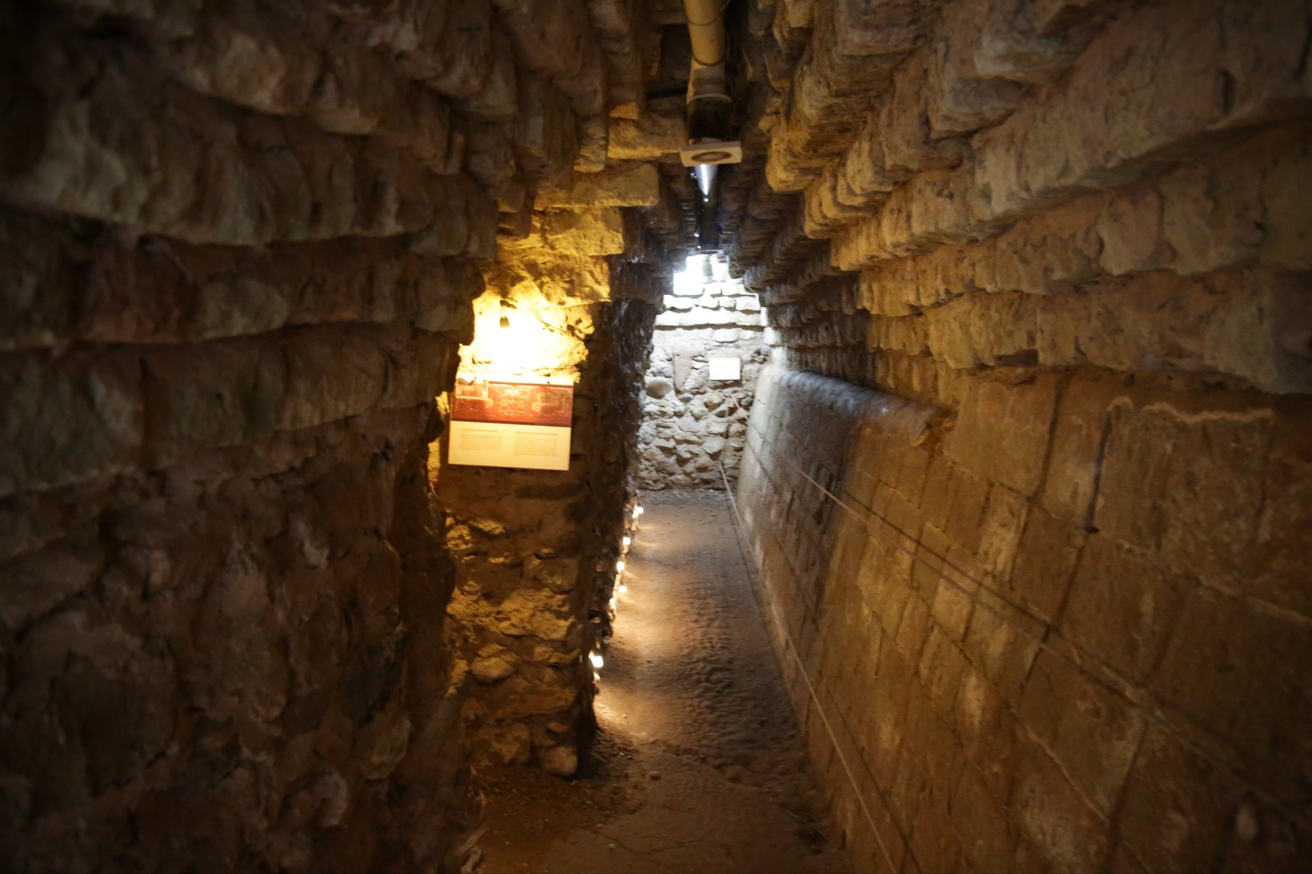 Sepulturas mayas.