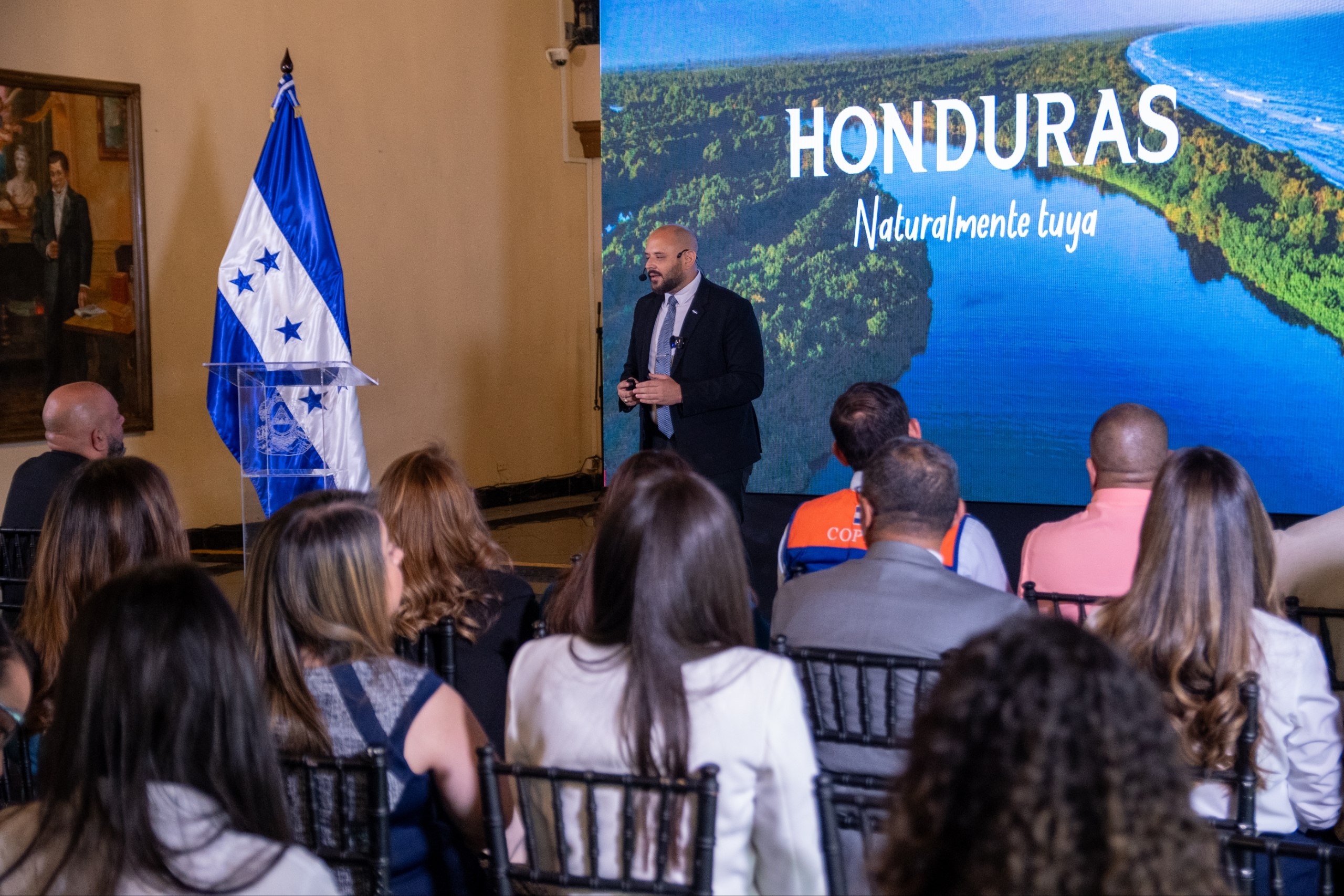 Ministro de la Secretaría de Turismo, Andrés Ehrler, durante lanzamiento de campaña.