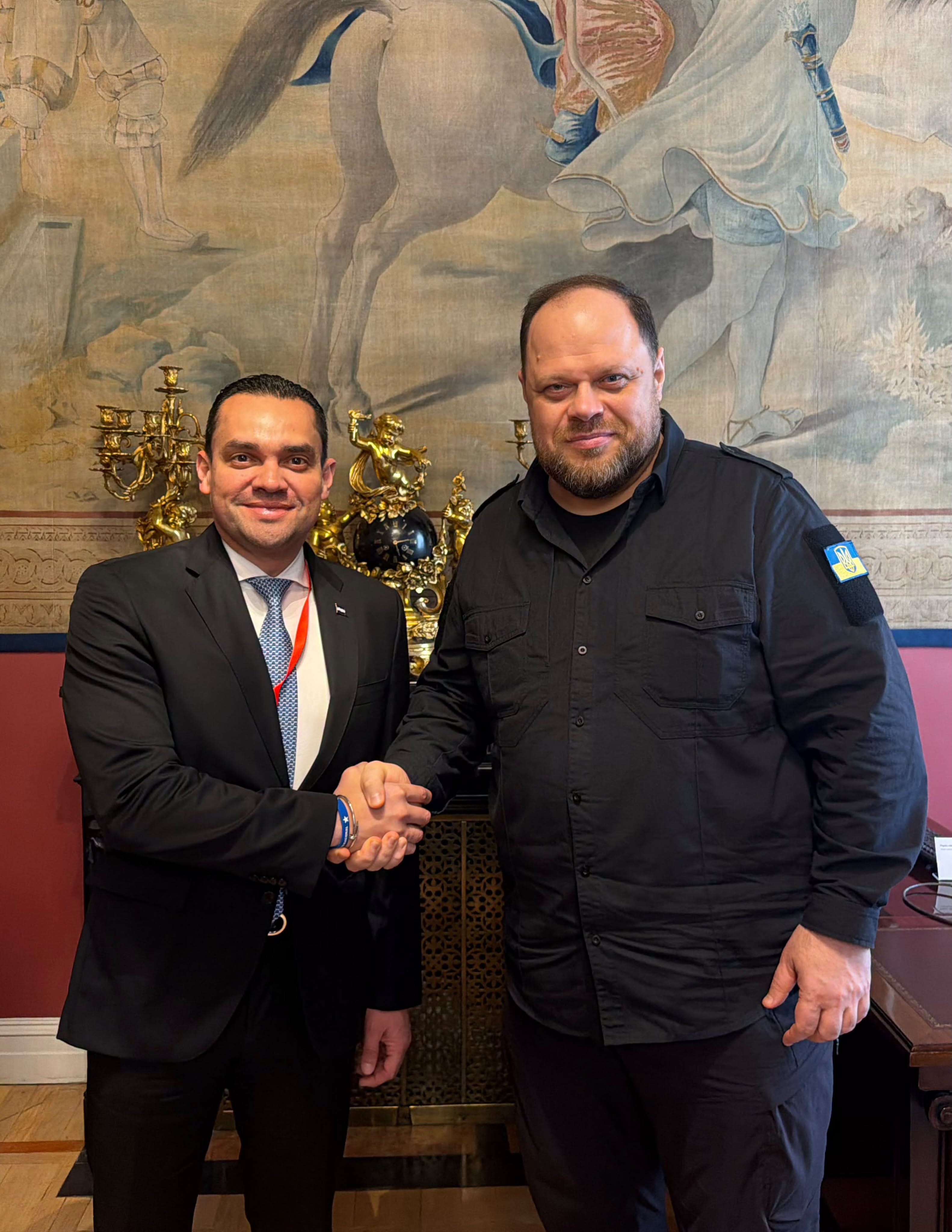 Tomás Zambrano y Ruslan Stefanchuk